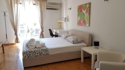Errathens Wheat Apartment - Athens Center, 3 BD, 1 BATH Apartment in Athens