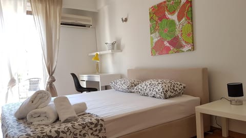Errathens Wheat Apartment - Athens Center, 3 BD, 1 BATH Apartment in Athens