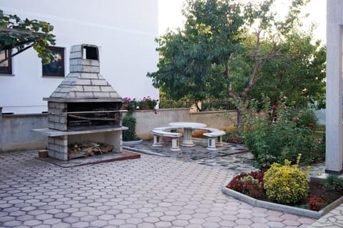 Patio, BBQ facilities