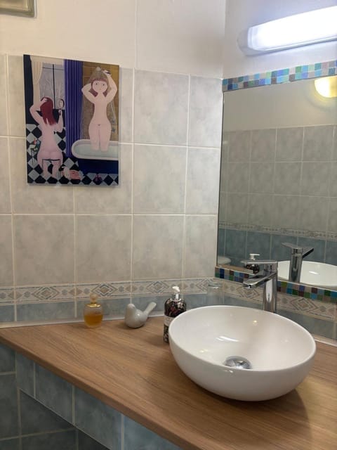 Appartement central des terres chaudes proche bord de mer Apartment in Menton