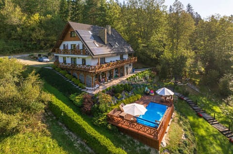 Property building, Spring, Day, Natural landscape, Garden, Garden view, Pool view, Swimming pool, sunbed