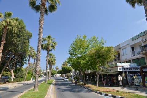 Restaurant/places to eat, Neighbourhood