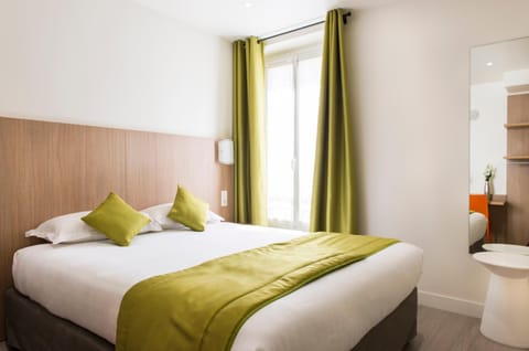 Bed, Photo of the whole room, Decorative detail