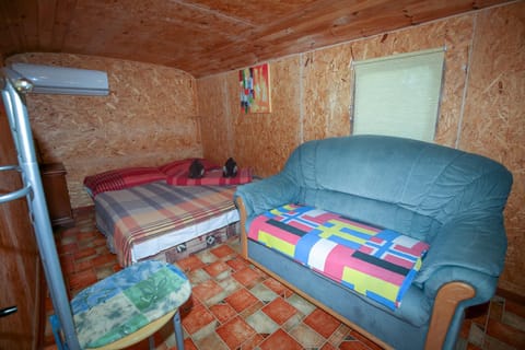 Photo of the whole room, air conditioner