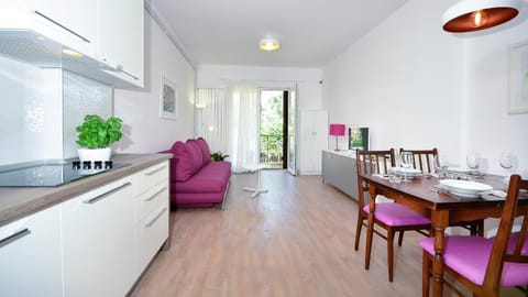 Kitchen or kitchenette, Living room, Dining area