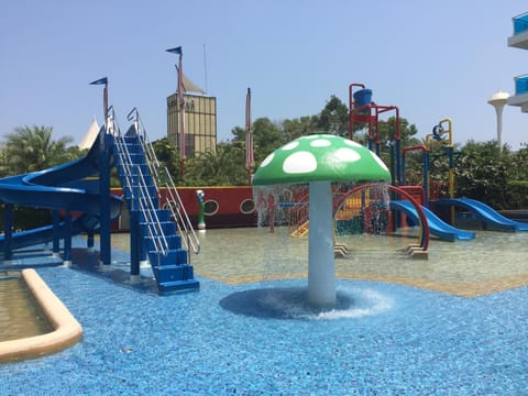 Swimming pool, Swimming pool