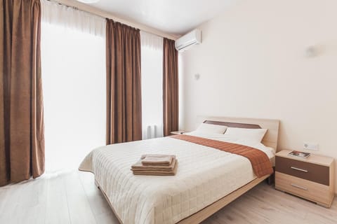 Bed, Photo of the whole room, Decorative detail, Bedroom