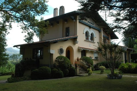 Nearby landmark, Facade/entrance, Garden, Beach, Mountain view