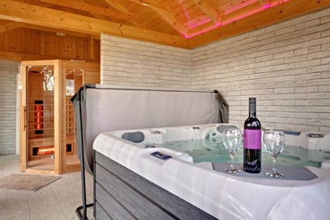 Hot Tub, Sauna, Spa and wellness centre/facilities