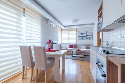 Kitchen or kitchenette, Living room, Seating area, Dining area, dishwasher, stove