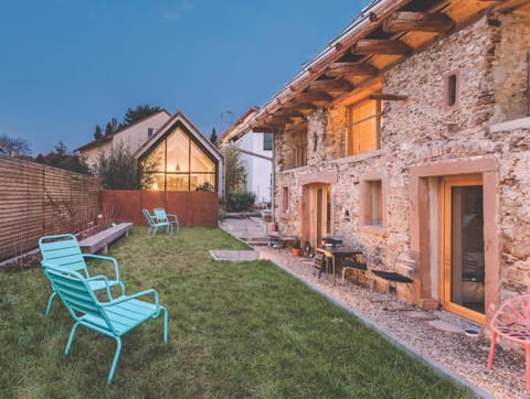 Property building, Garden, Balcony/Terrace