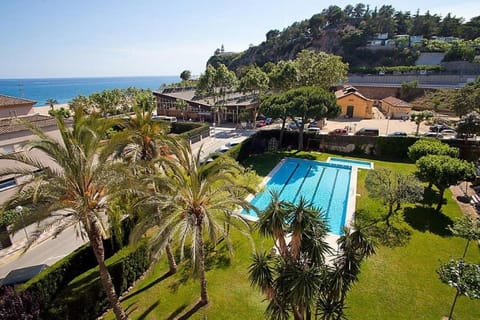 Mountain view, Pool view, Sea view