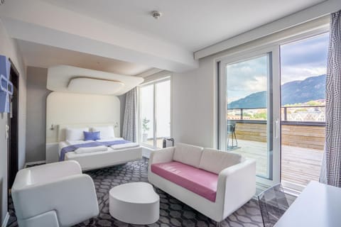 Natural landscape, Photo of the whole room, Seating area, Bedroom, Mountain view