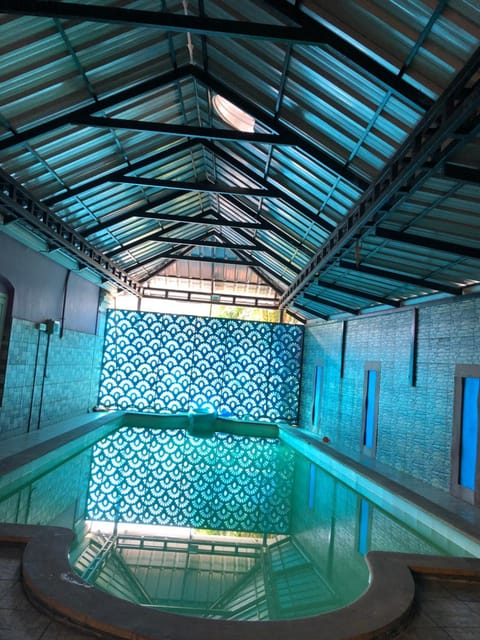 Day, Swimming pool