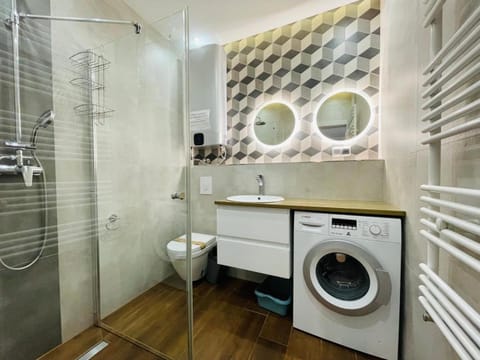 Shower, Bathroom, towels, washing machine