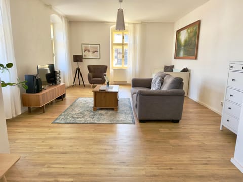 Property building, TV and multimedia, Living room, Seating area