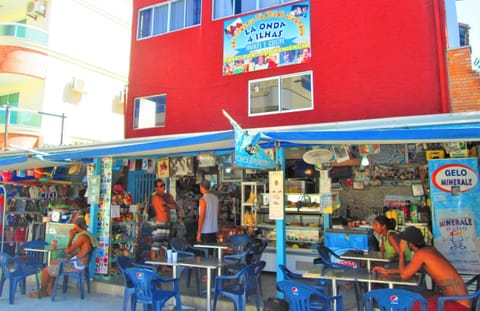 Restaurant/places to eat, Lounge or bar