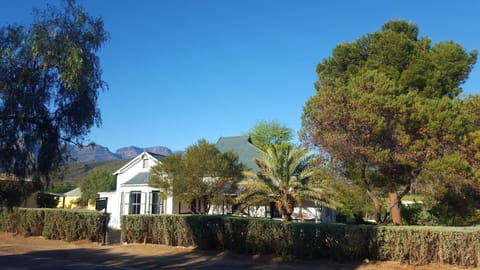 Facade/entrance, Natural landscape, Garden, Mountain view, Street view