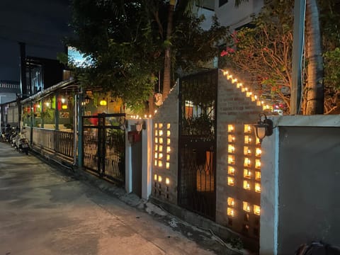 Facade/entrance, Night
