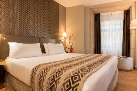Bed, Photo of the whole room, Decorative detail, Bedroom