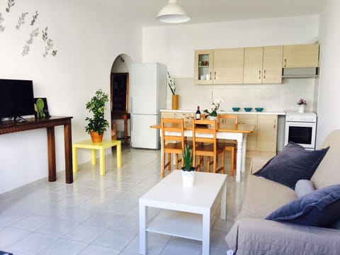 TV and multimedia, Kitchen or kitchenette, Living room, Dining area