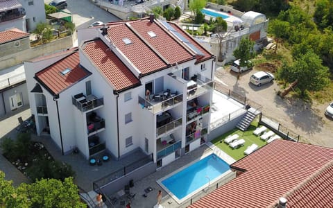 Property building, Summer, Swimming pool