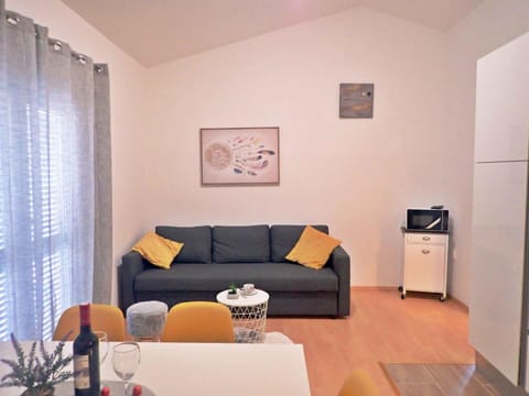 Summer, Seating area, Dining area, microwave