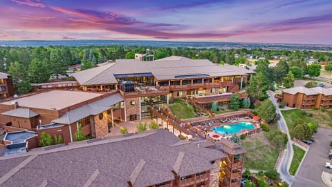 Property building, Bird's eye view, Pool view, Swimming pool
