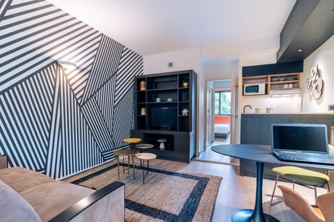 TV and multimedia, Living room, Seating area