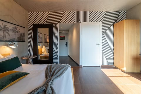 Bed, Photo of the whole room, Seating area, Bedroom, wardrobe