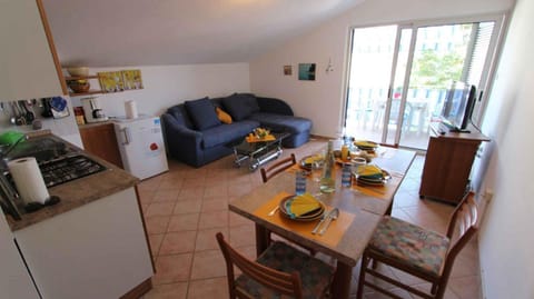 Summer, TV and multimedia, Coffee/tea facilities, Living room, Seating area, Dining area