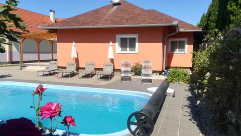 Property building, Summer, Swimming pool