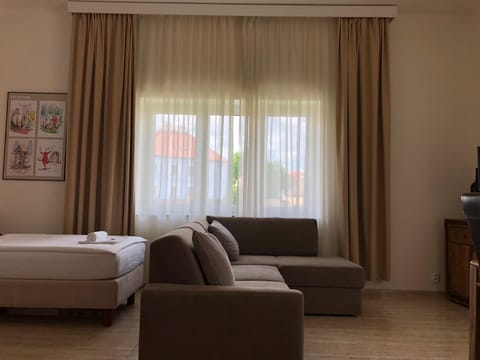 Seating area, Bedroom