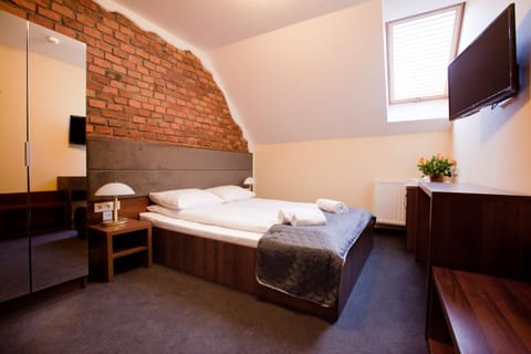Bed, TV and multimedia, Photo of the whole room