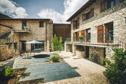 Property building, Patio, Facade/entrance, Day
