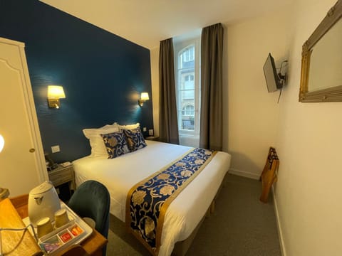 Bed, Coffee/tea facilities, Photo of the whole room, Bedroom, wardrobe