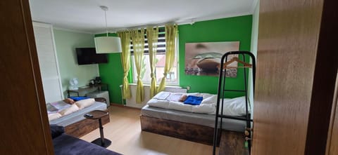Communal lounge/ TV room, Bed, TV and multimedia, Photo of the whole room, Evening entertainment, Bedroom, bunk bed, towels