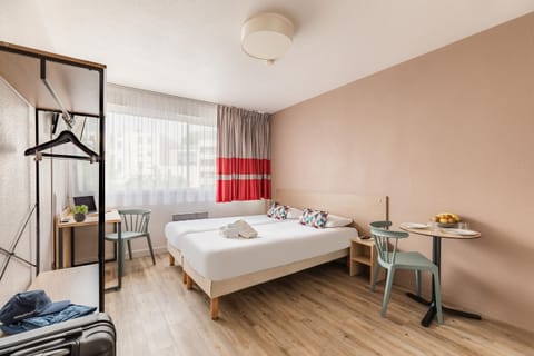 Bed, Seating area, Bedroom
