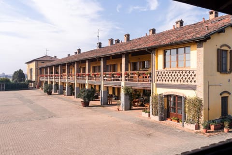 Restaurant/places to eat, View (from property/room), Animals