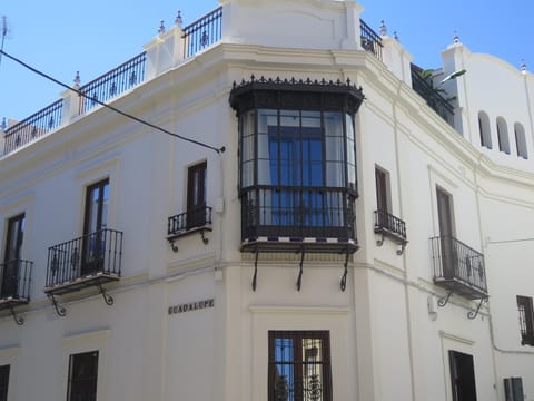 Facade/entrance