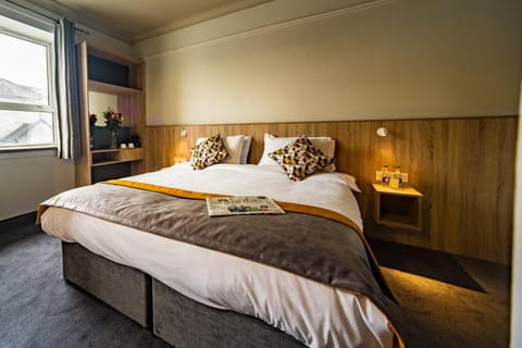 Bed, Day, Bedroom, On site