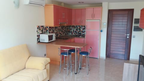 Kitchen or kitchenette, Seating area