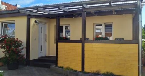 Facade/entrance, Balcony/Terrace