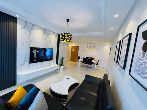 TV and multimedia, Living room, Seating area, Evening entertainment