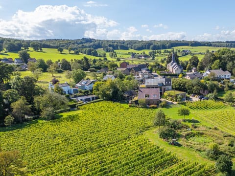 Area and facilities, Location