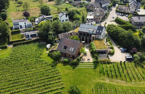 Domein Holset BruisendWijnHuis Bed and Breakfast in Vaals