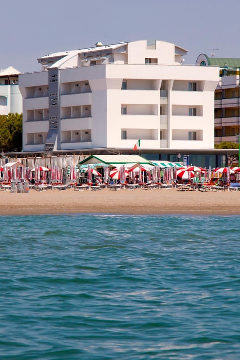 Facade/entrance, Sea view