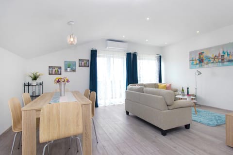 Communal lounge/ TV room, Communal kitchen