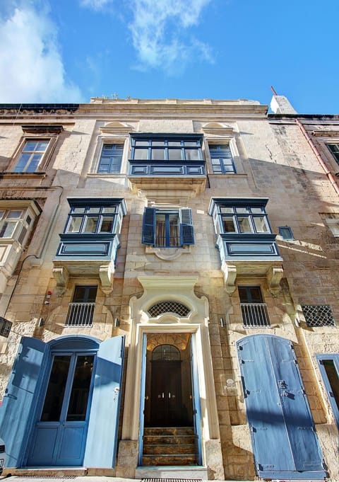 Property building, Facade/entrance