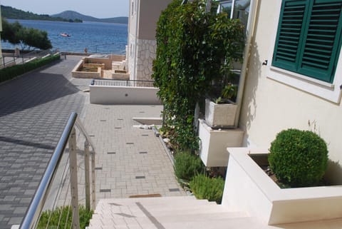 Facade/entrance, Decorative detail, Sea view